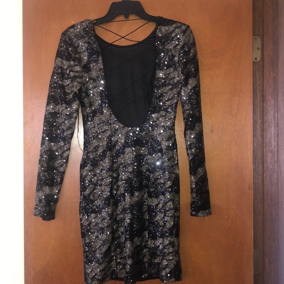 Black and gold is size 2 blue and gold size small - Picture 4 of 4